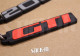2er-Pack Peugeot 205 + GTI Schlüsselanhänger aus weichem PVC mit Monogrammen und Logos