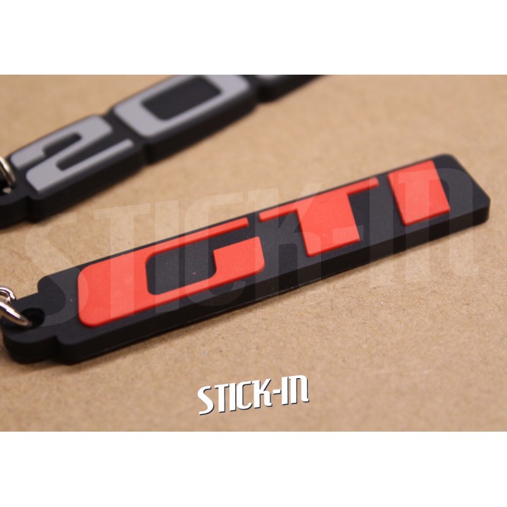 Confezione da 2 portachiavi Peugeot 205 + GTI in PVC morbido con monogrammi e loghi