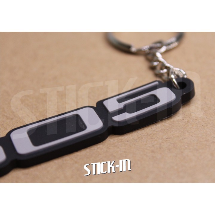 Peugeot 505 Schlüsselanhänger, weiches PVC, Monogramm-Logo