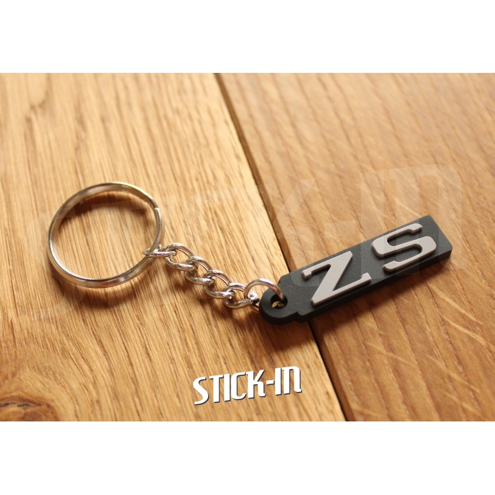 Schlüsselanhänger – Peugeot 104 ZS – Monogramm-Logo aus weichem PVC