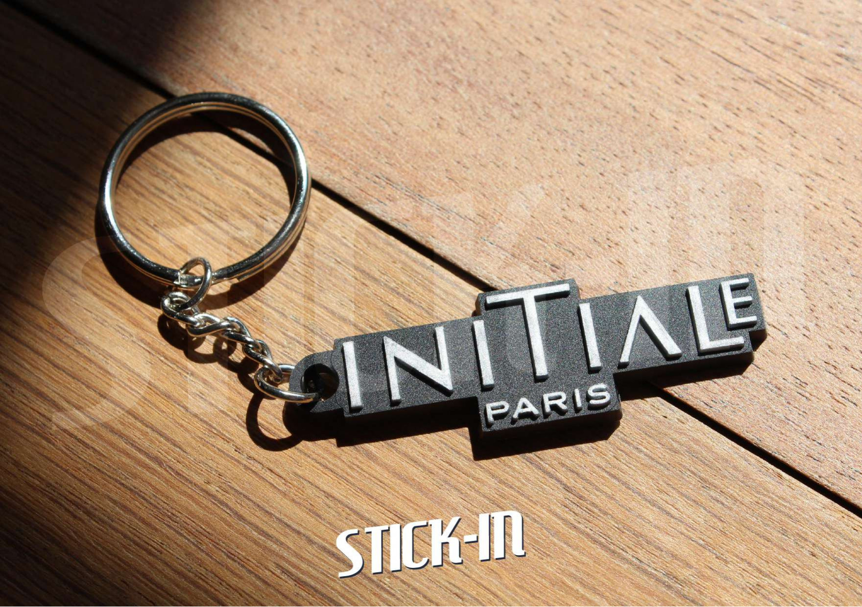 Schlüsselanhänger – Renault „Initiale Paris“ – Monogramm-Logo aus weichem  PVC - STICK-IN