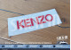 1 Adhesivo con el logotipo "Kenzo" para el maletero o las aletas delanteras, encima de los intermitentes laterales - Renault Twi