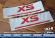 2 rote "XS"-Aufkleber/Monogramme für die vorderen Kotflügel - PEUGEOT 106 XS Phase 1 (1993 - 1995)