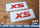 2 rote "XS"-Aufkleber/Monogramme für die vorderen Kotflügel - PEUGEOT 106 XS Phase 1 (1993 - 1995)